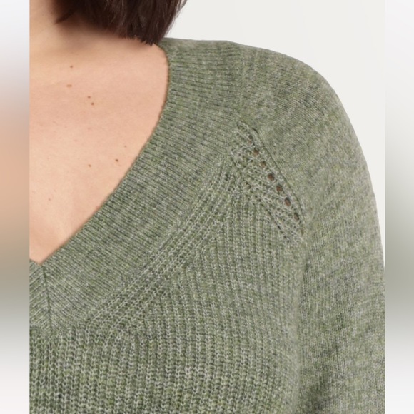 VGUC 2X Reitmans Sage Green Knitted V-Neck Pullover - Picture 3 of 9
